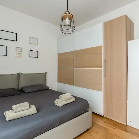 Favola House Isola Apartment